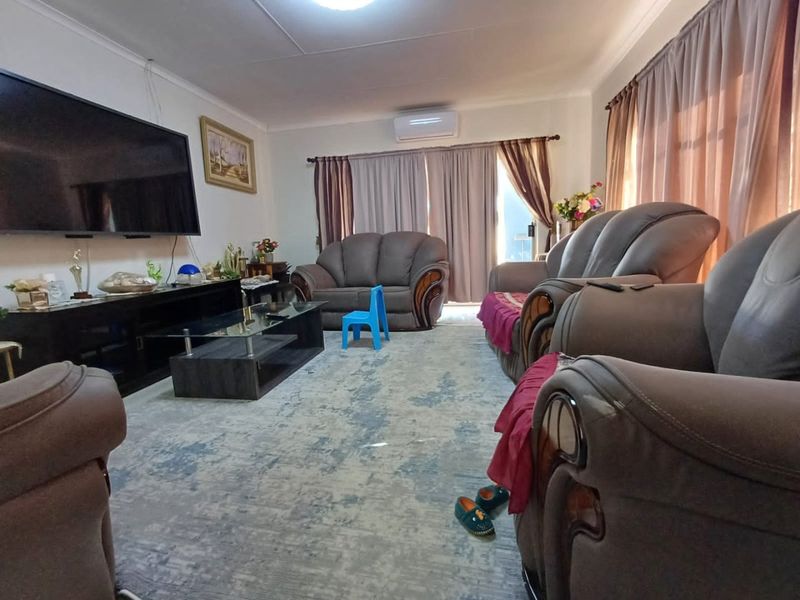 Charming and Secure 3-Bedroom Home for Sale in Orkney - Photo 6