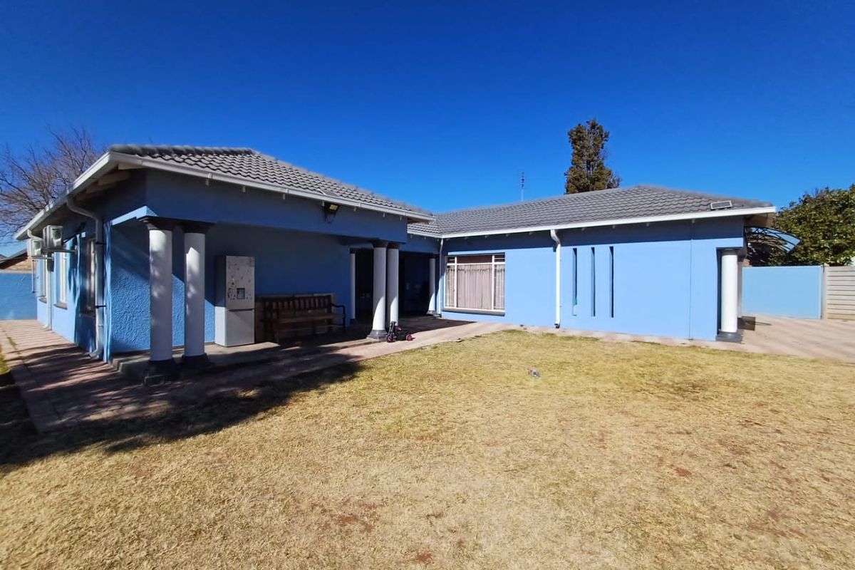Charming and Secure 3-Bedroom Home for Sale in Orkney - Photo 2