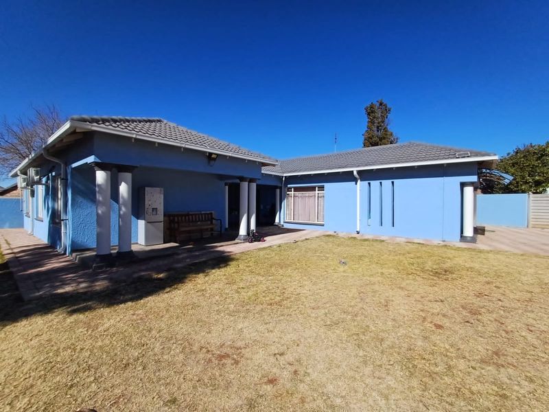 Charming and Secure 3-Bedroom Home for Sale in Orkney - Photo 2