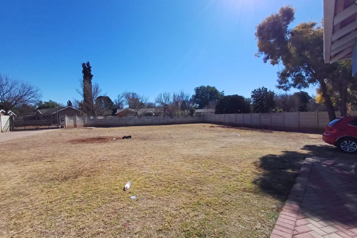 Charming and Secure 3-Bedroom Home for Sale in Orkney - Photo 4