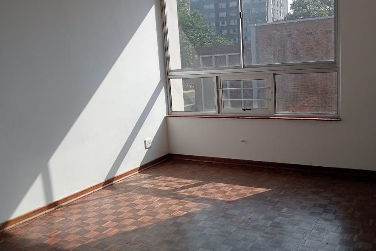 Beachfront Bachelor Flats in Prime North Beach, Durban: Ideal for Modern Coastal Living and Investment - Photo 2