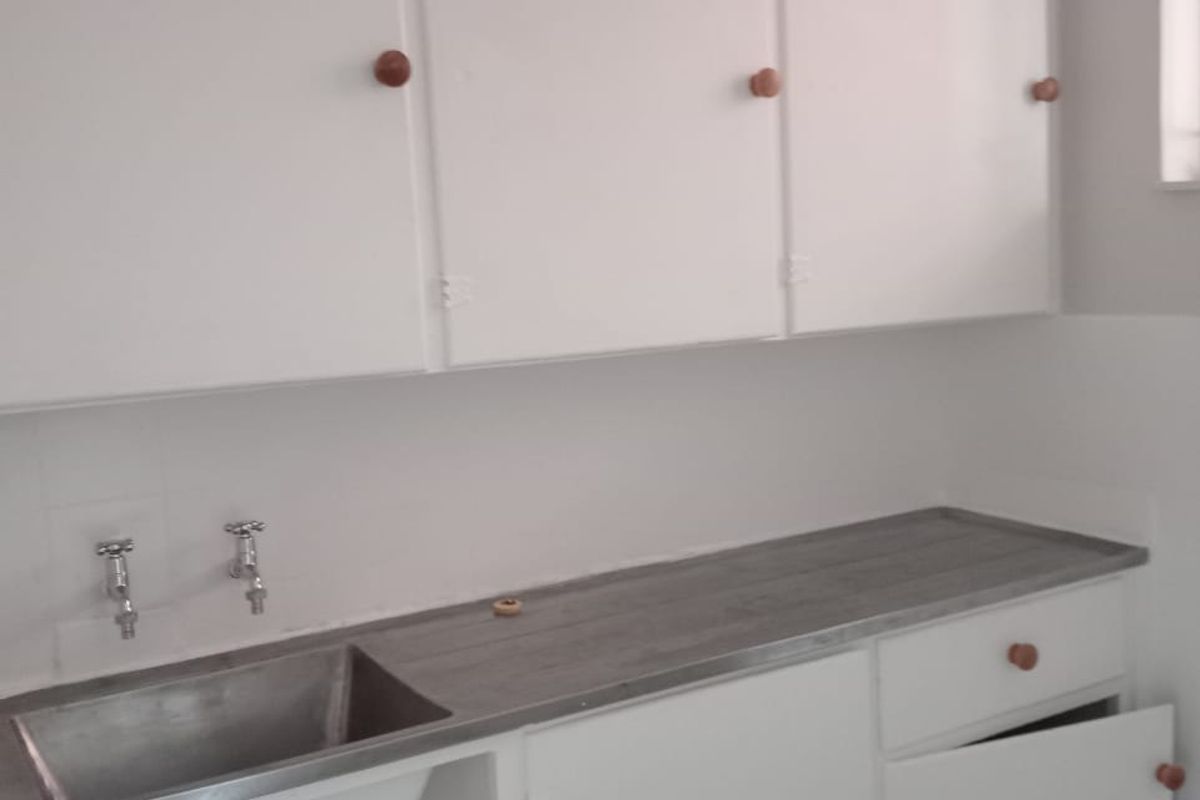 Beachfront Bachelor Flats in Prime North Beach, Durban: Ideal for Modern Coastal Living and Investment - Photo 3