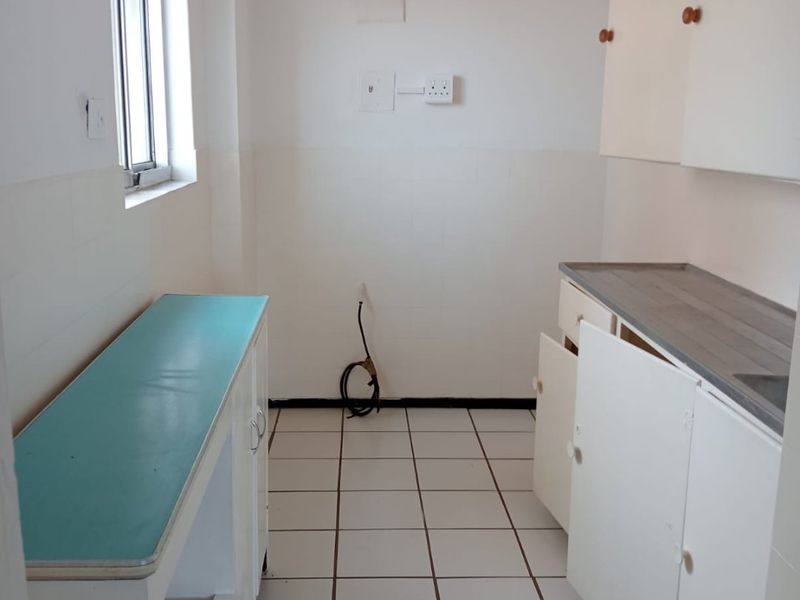 Beachfront Bachelor Flats in Prime North Beach, Durban: Ideal for Modern Coastal Living and Investment - Photo 6