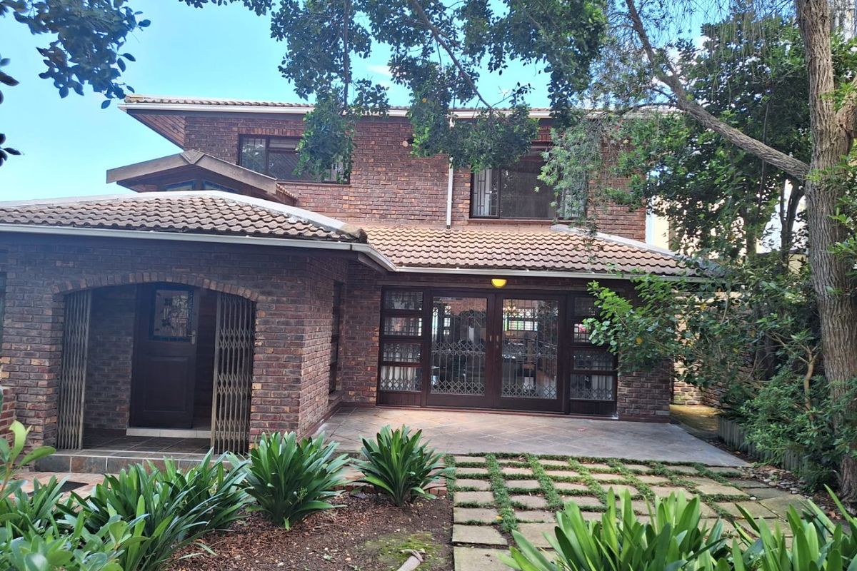 Exquisite double-storey Facebrick home with Lagoon Views - Photo 3