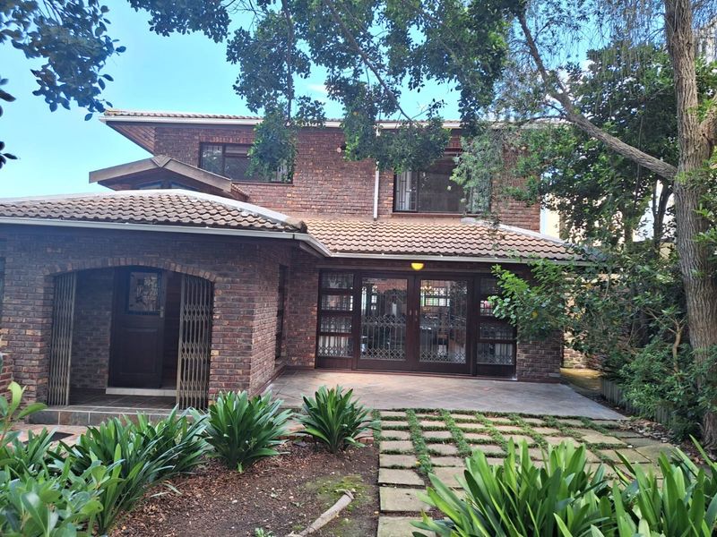 Exquisite double-storey Facebrick home with Lagoon Views - Photo 3