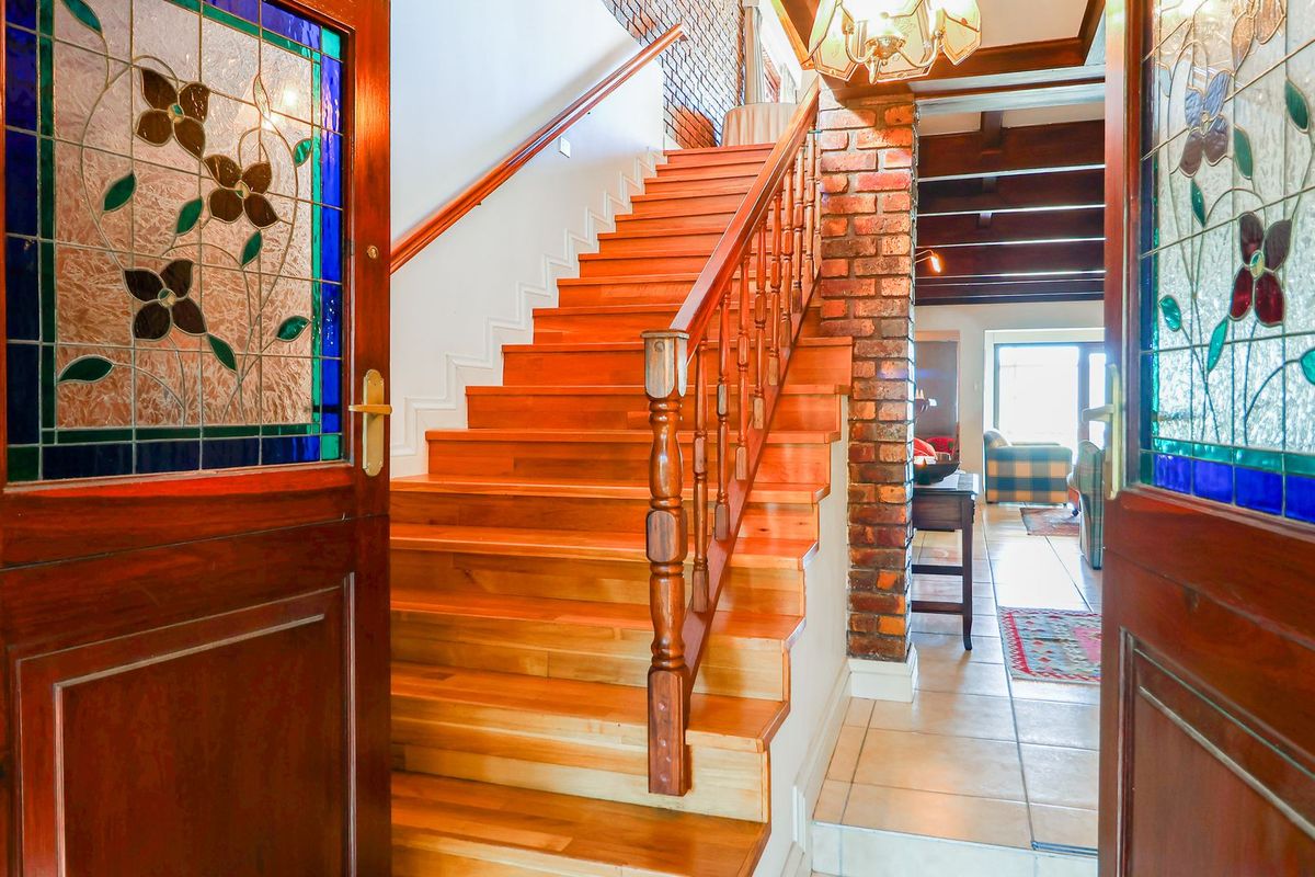 Exquisite double-storey Facebrick home with Lagoon Views - Photo 2