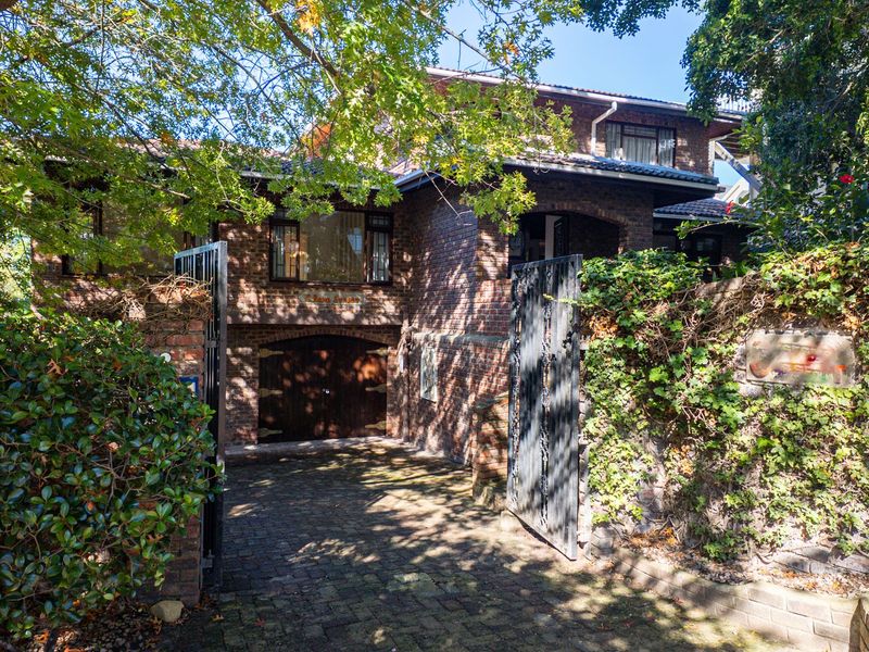Exquisite double-storey Facebrick home with Lagoon Views - Photo 10