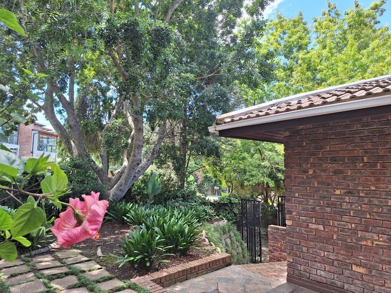 Exquisite double-storey Facebrick home with Lagoon Views - Photo 7