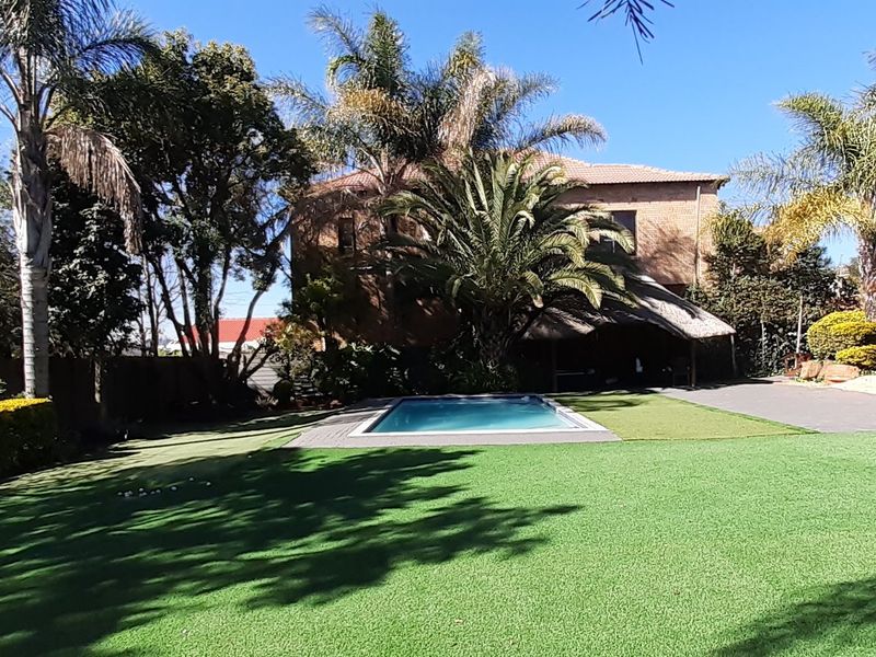 Cozy, Spacious and Comfortable - Photo 2