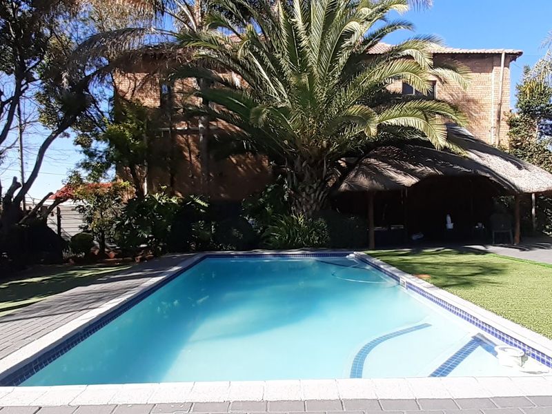 Cozy, Spacious and Comfortable - Photo 3