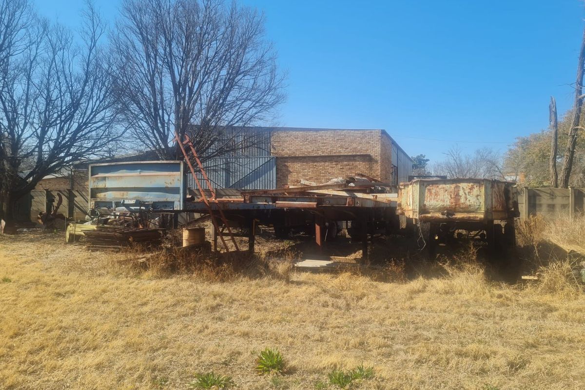 Industrial Property for SALE in Stilfontein!  - Photo 2