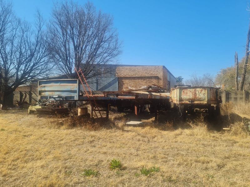 Industrial Property for SALE in Stilfontein!  - Photo 2