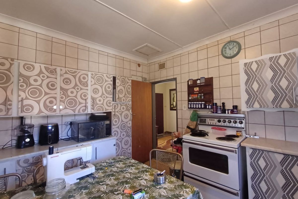 3 Bedroom family Home with Borehole for Sale in Meiringspark!!! - Photo 2