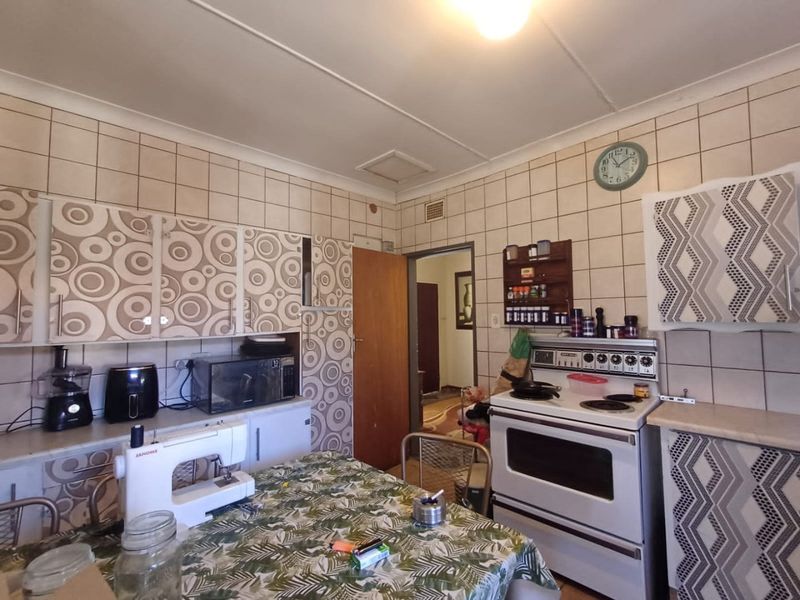 3 Bedroom family Home with Borehole for Sale in Meiringspark!!! - Photo 2