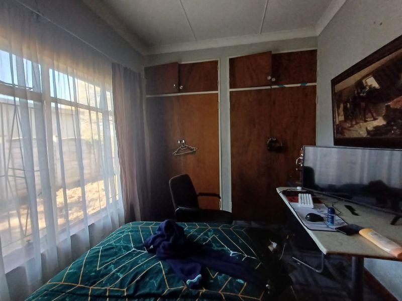 3 Bedroom family Home with Borehole for Sale in Meiringspark!!! - Photo 8