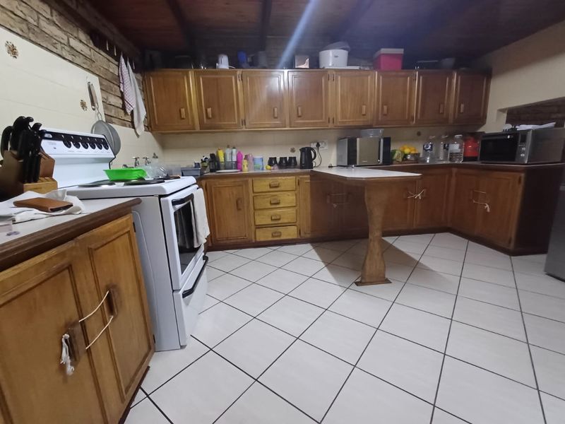 Warm and Cozy 3 Bedroom Townhouse for sale in Secure Complex in Neserhof,! - Photo 4