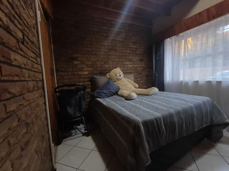 Warm and Cozy 3 Bedroom Townhouse for sale in Secure Complex in Neserhof,! - Photo 7