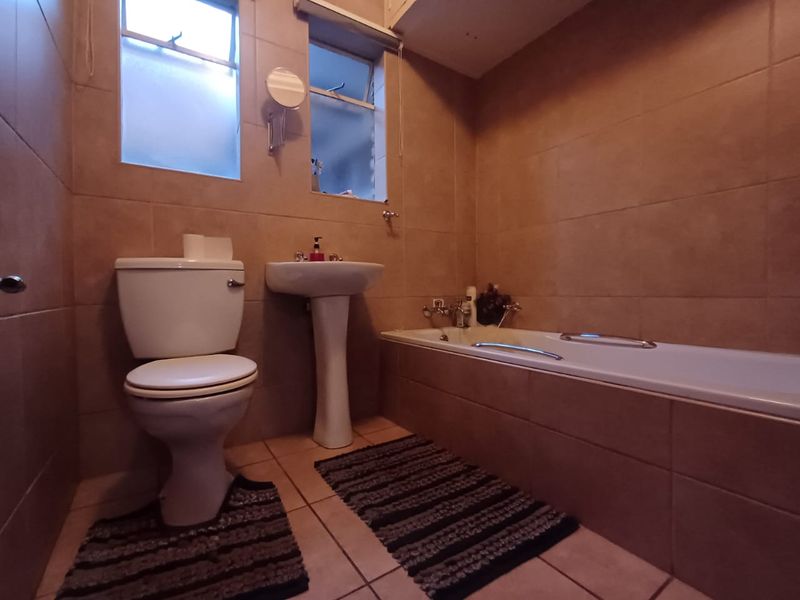 Warm and Cozy 3 Bedroom Townhouse for sale in Secure Complex in Neserhof,! - Photo 5