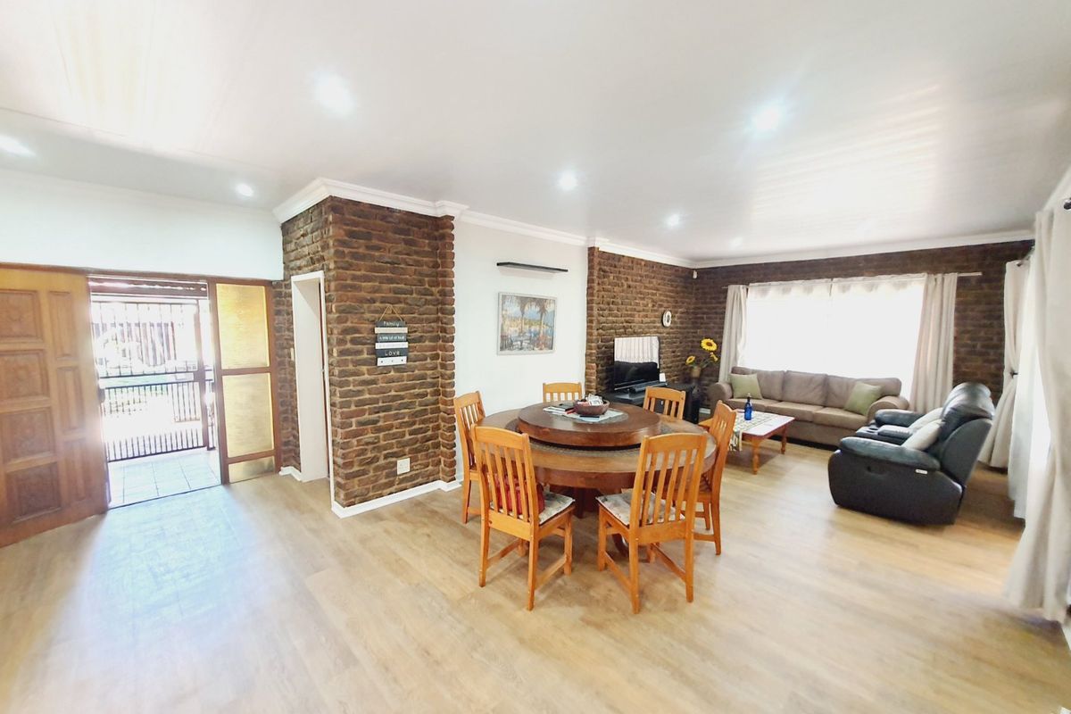 Beautiful renovated 3 bedroom home close in the ever popular suburb of Sinoville - Photo 4