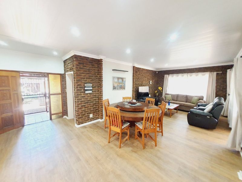 Beautiful renovated 3 bedroom home close in the ever popular suburb of Sinoville - Photo 4