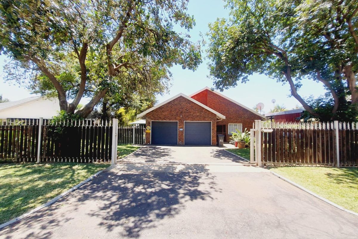 Beautiful renovated 3 bedroom home close in the ever popular suburb of Sinoville - Photo 2