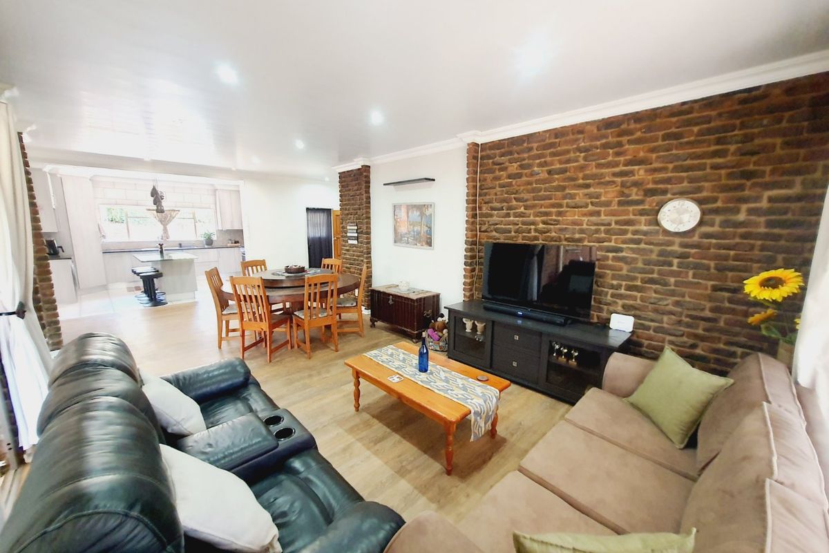 Beautiful renovated 3 bedroom home close in the ever popular suburb of Sinoville - Photo 5