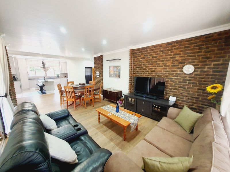 Beautiful renovated 3 bedroom home close in the ever popular suburb of Sinoville - Photo 5