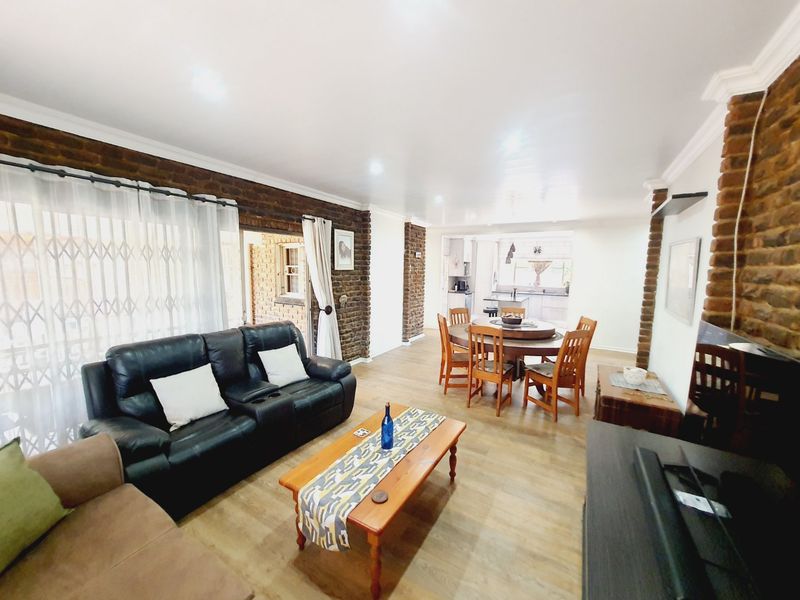 Beautiful renovated 3 bedroom home close in the ever popular suburb of Sinoville - Photo 7