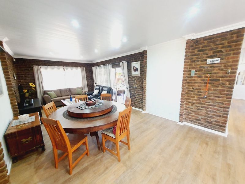 Beautiful renovated 3 bedroom home close in the ever popular suburb of Sinoville - Photo 6