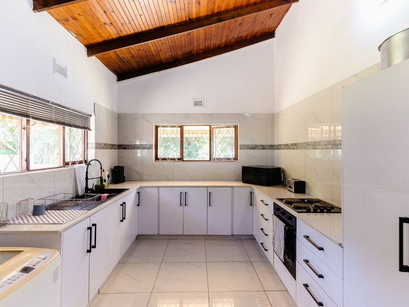 House With Flatlet And Sea Views  - Photo 4