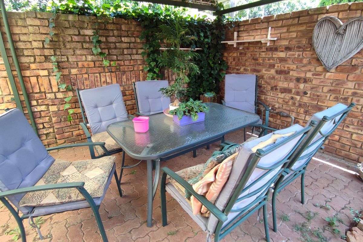 Well-Designed 3-Bedroom Cluster Home with a separate Flatlet for Sale Location: Clubview, Centurion - Photo 5