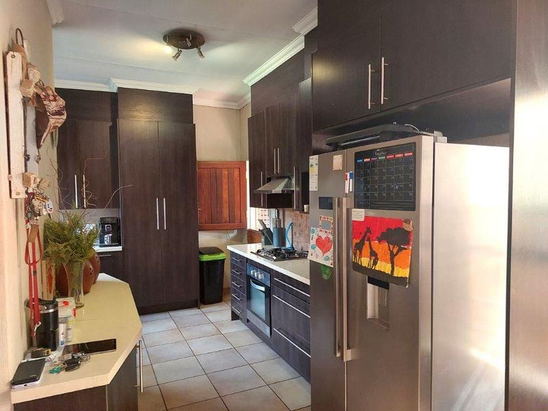 Well-Designed 3-Bedroom Cluster Home with a separate Flatlet for Sale Location: Clubview, Centurion - Photo 10