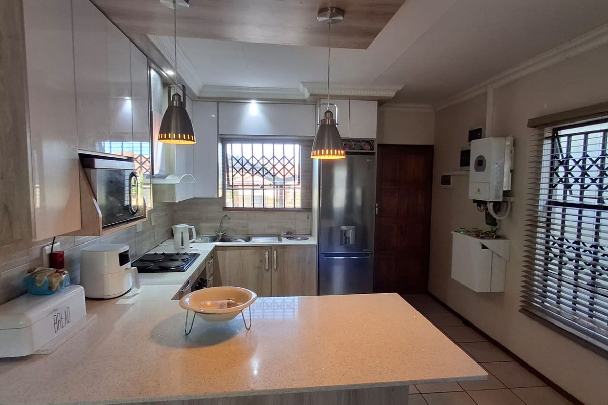 3 BED TOWNHOUSE  HEATHERVIEW GARDENS - Photo 5