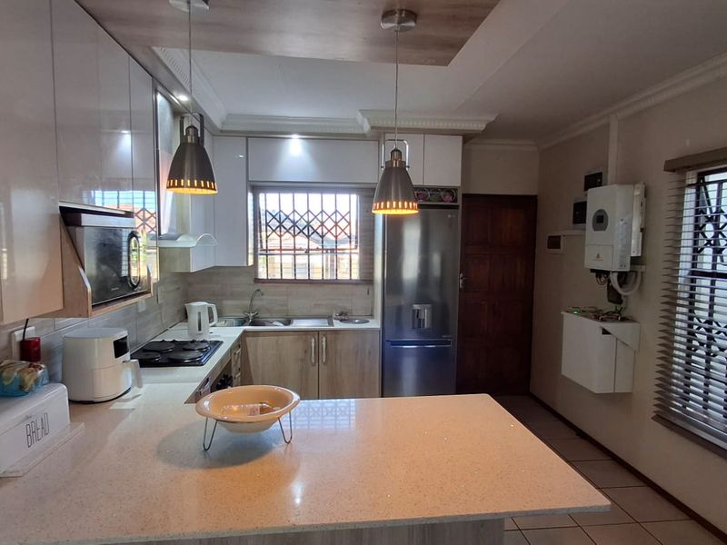 3 BED TOWNHOUSE  HEATHERVIEW GARDENS - Photo 5