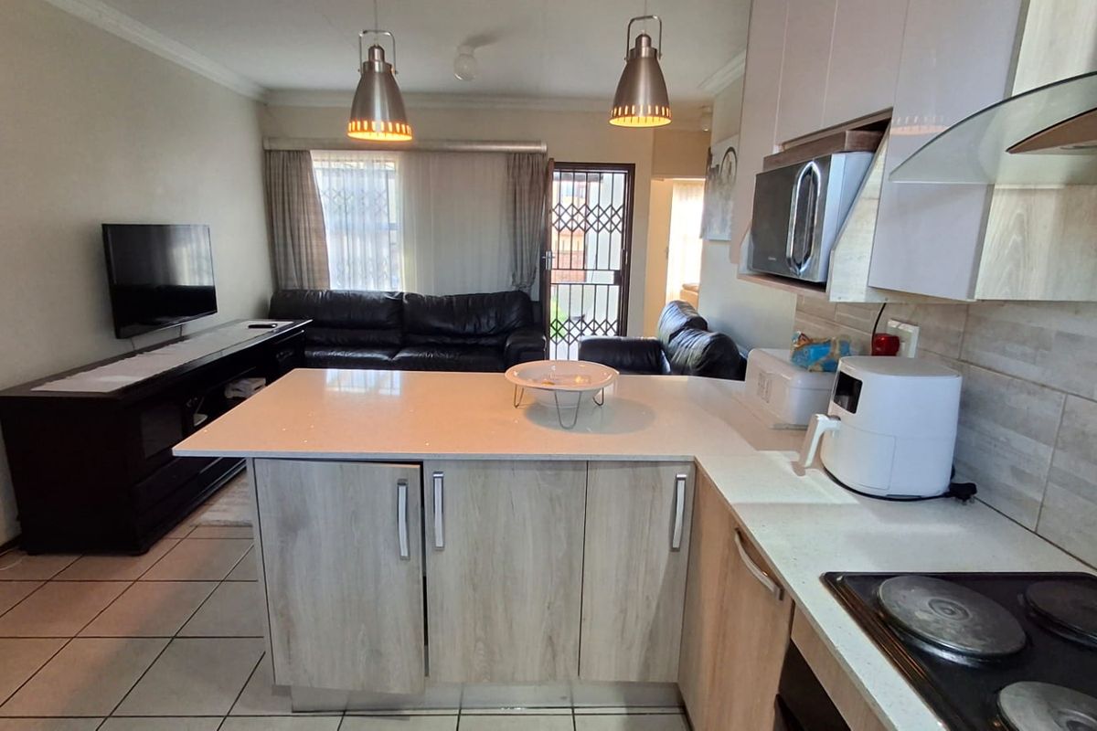 3 BED TOWNHOUSE  HEATHERVIEW GARDENS - Photo 4