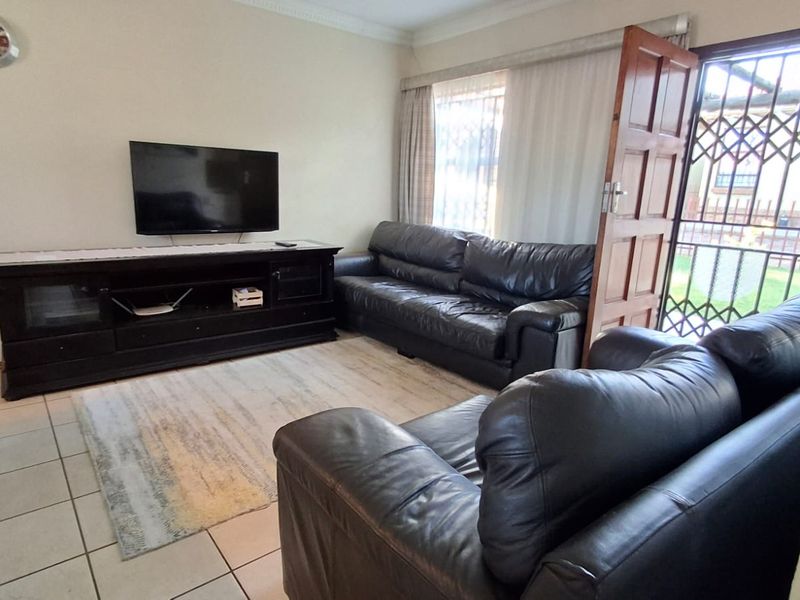 3 BED TOWNHOUSE  HEATHERVIEW GARDENS - Photo 9