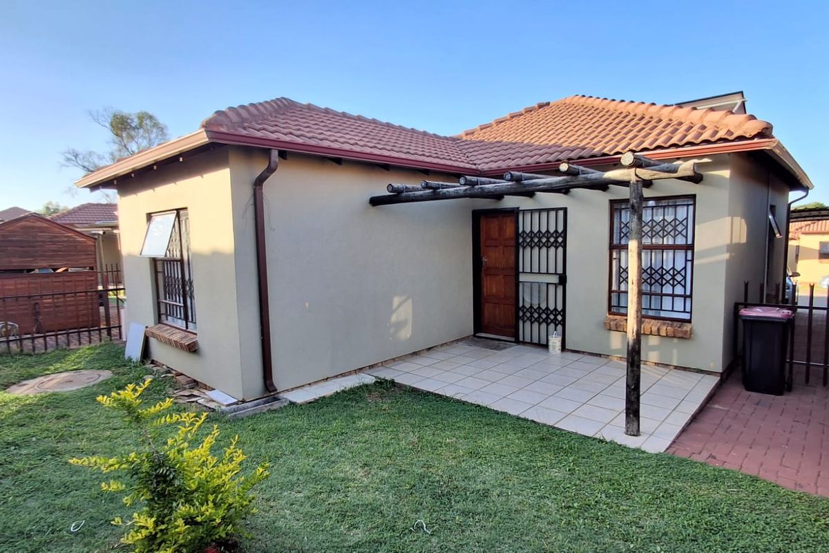 3 BED TOWNHOUSE  HEATHERVIEW GARDENS - Photo 2