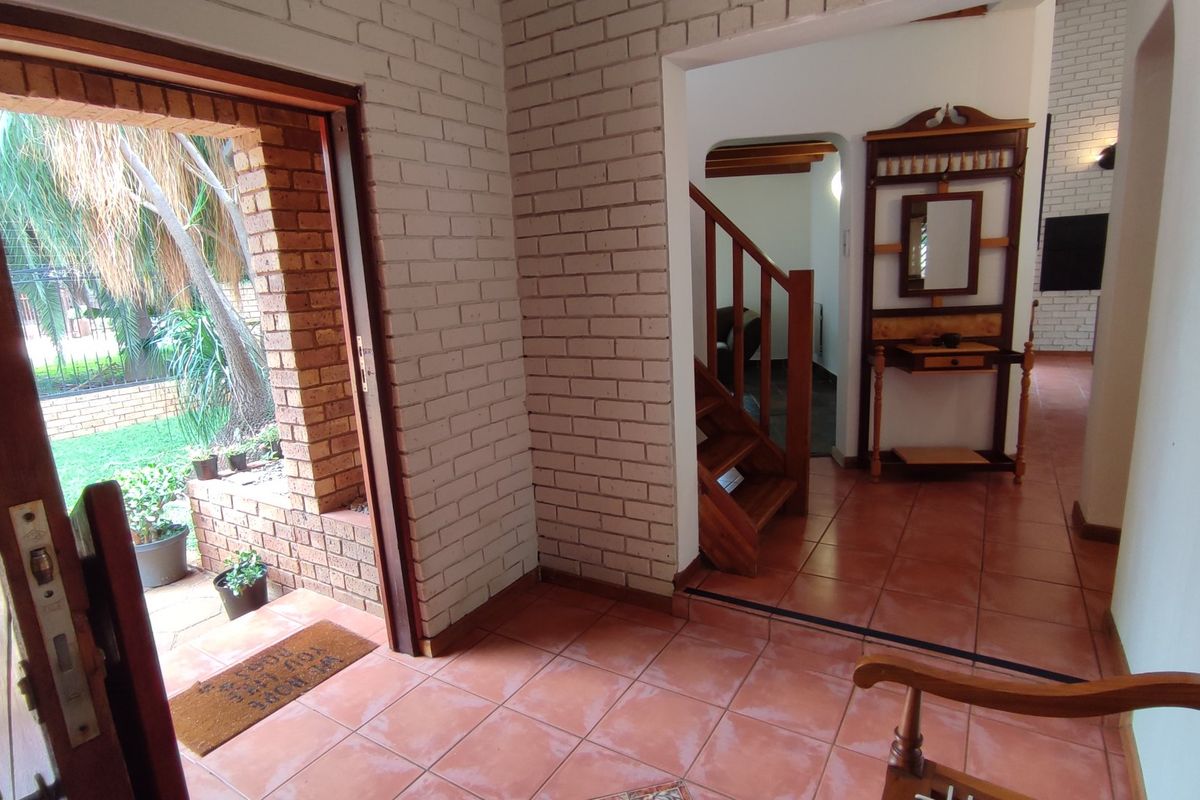 PRIME FAMILY HOME IN ELDORAIGNE EXT 18 BOOMED-OFF NEIGHBORHOOD! - Photo 5