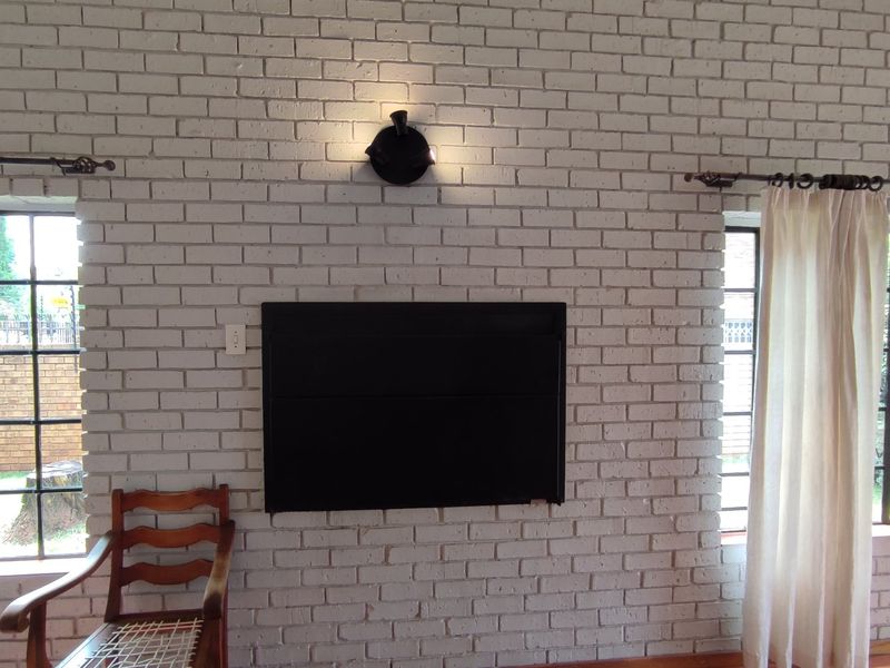 PRIME FAMILY HOME IN ELDORAIGNE EXT 18 BOOMED-OFF NEIGHBORHOOD! - Photo 8