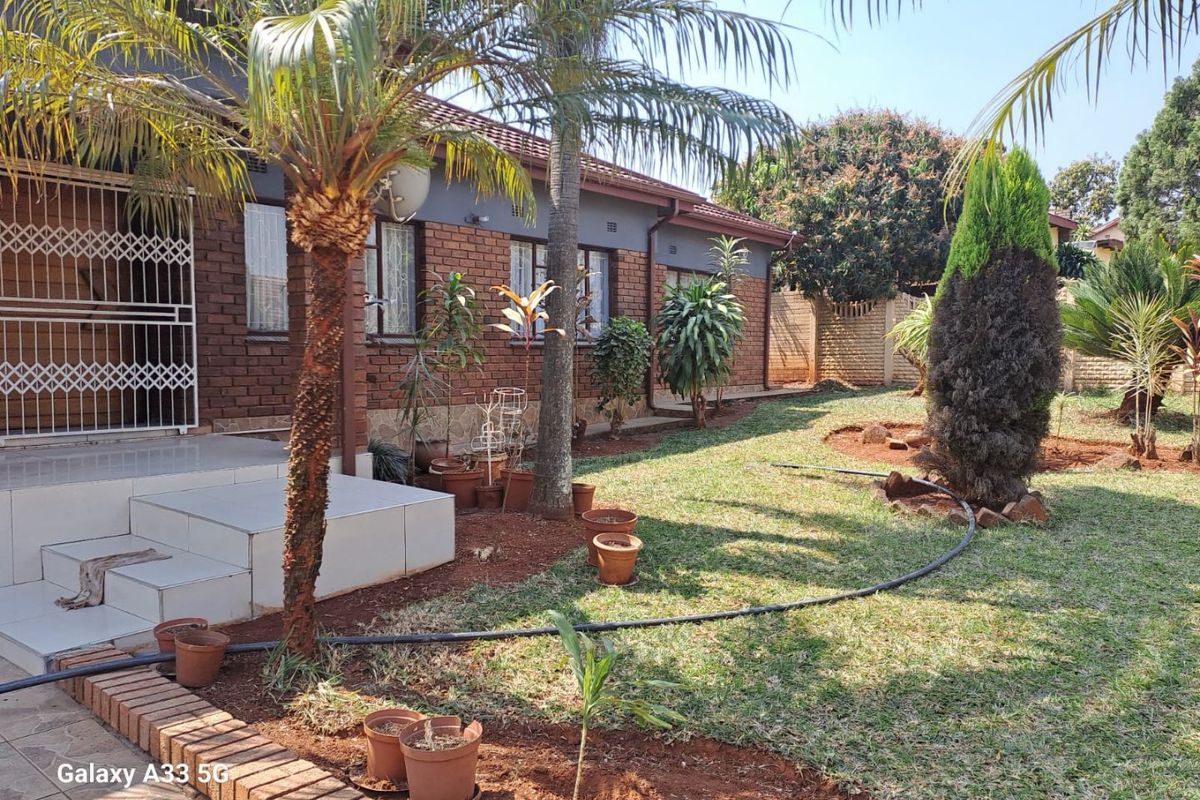 3 Bedroom House For Sale in Makwarela  - Photo 5