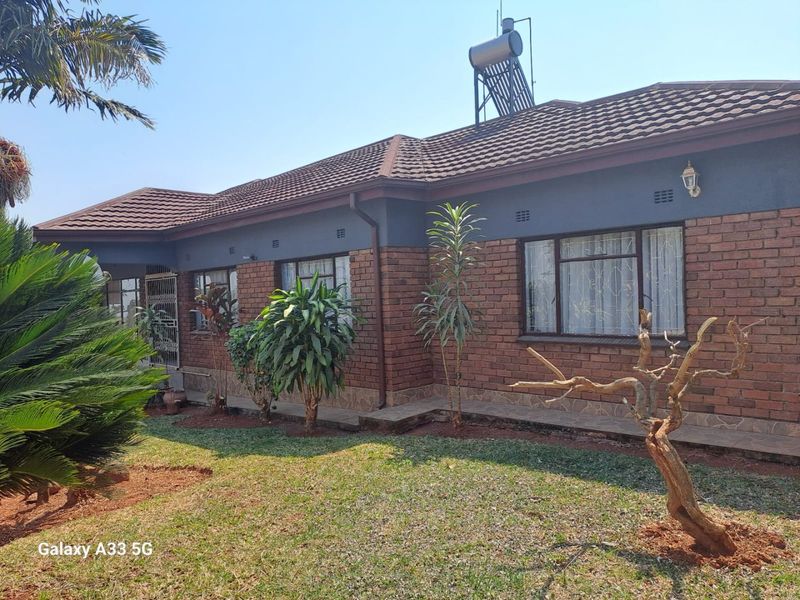 3 Bedroom House For Sale in Makwarela  - Photo 9