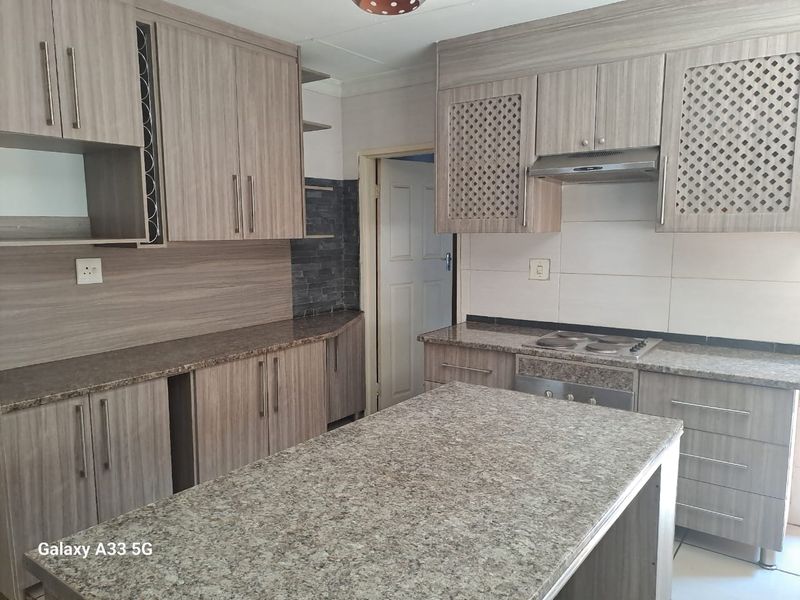 3 Bedroom House For Sale in Makwarela  - Photo 8