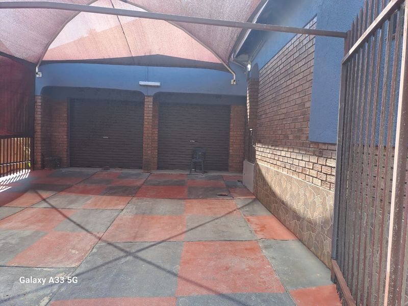 3 Bedroom House For Sale in Makwarela  - Photo 7