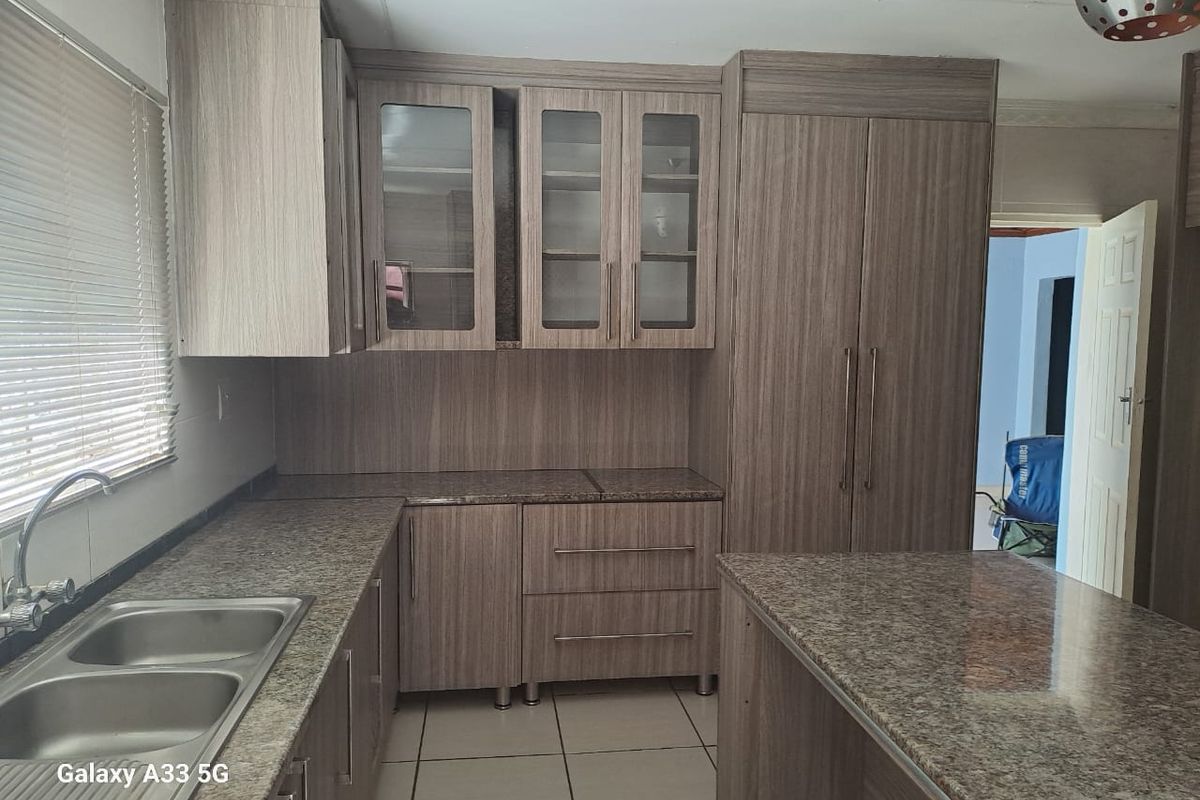 3 Bedroom House For Sale in Makwarela  - Photo 4