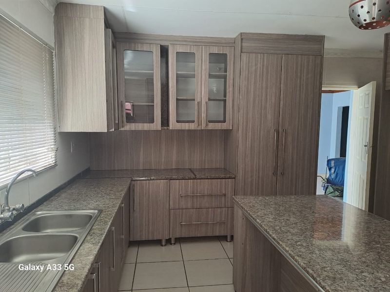 3 Bedroom House For Sale in Makwarela  - Photo 4
