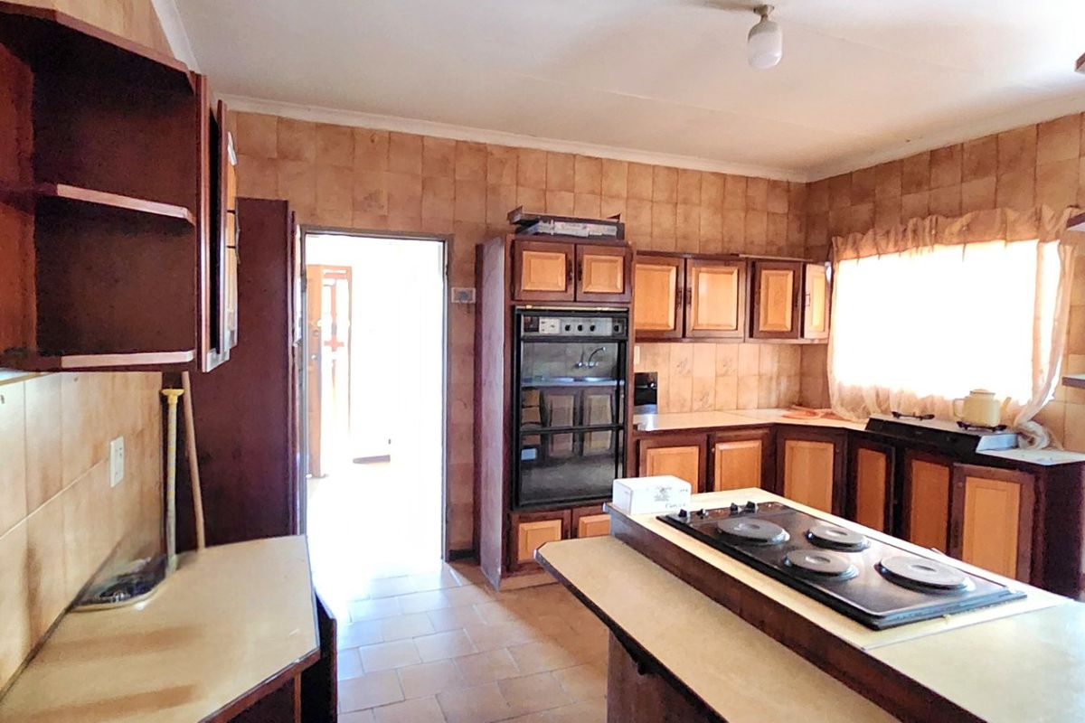 Expansive Home with Outbuilding – Endless Potential! - Photo 5