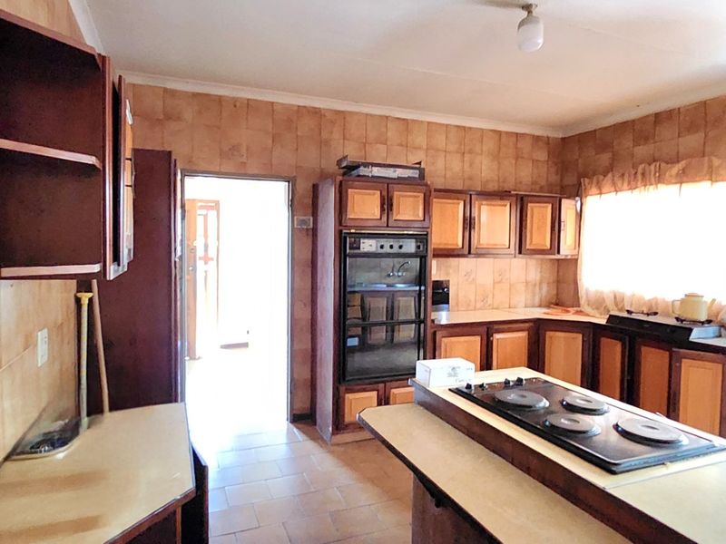 Expansive Home with Outbuilding – Endless Potential! - Photo 5