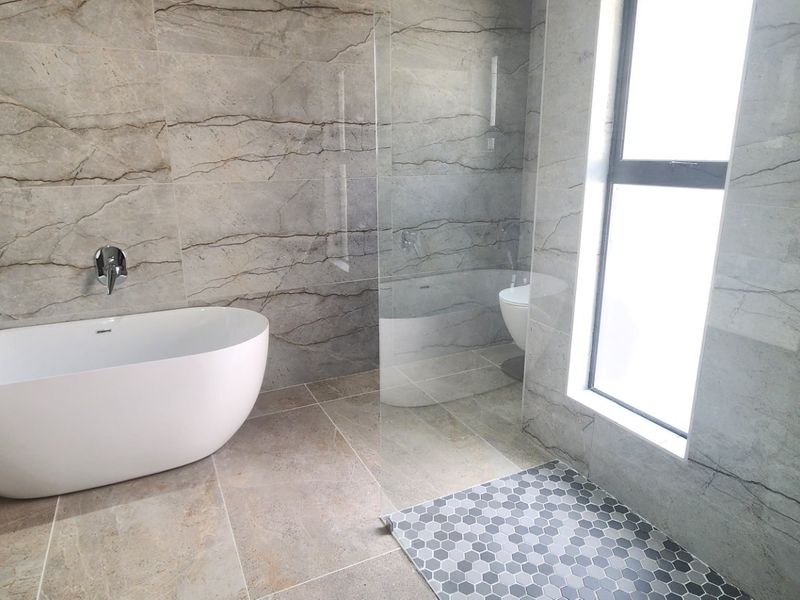 Brand New Luxury Home in Eldo Village Estate – 4 En-Suite Bedrooms & Solar Power! - Photo 10