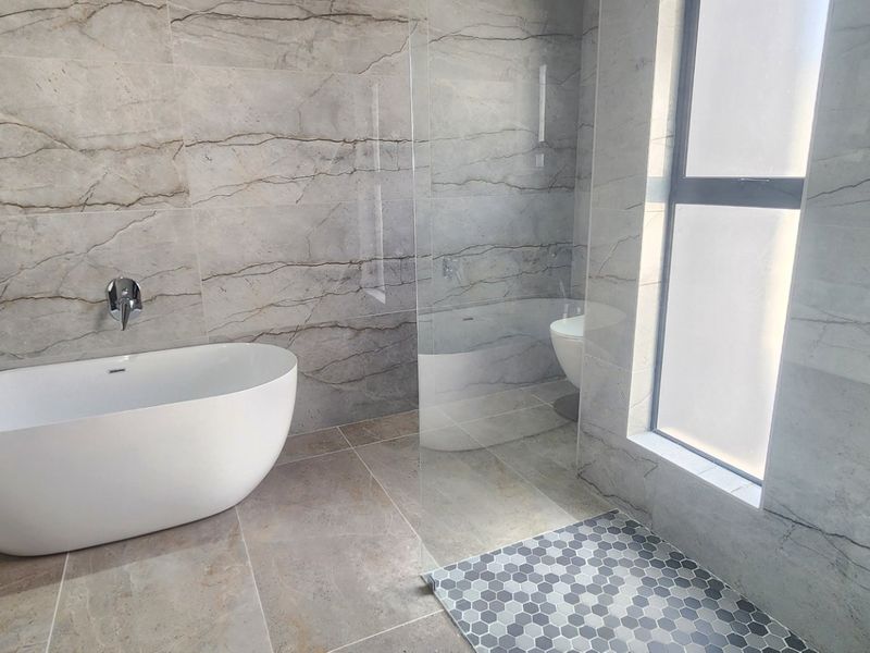 Brand New Luxury Home in Eldo Village Estate – 4 En-Suite Bedrooms & Solar Power! - Photo 9