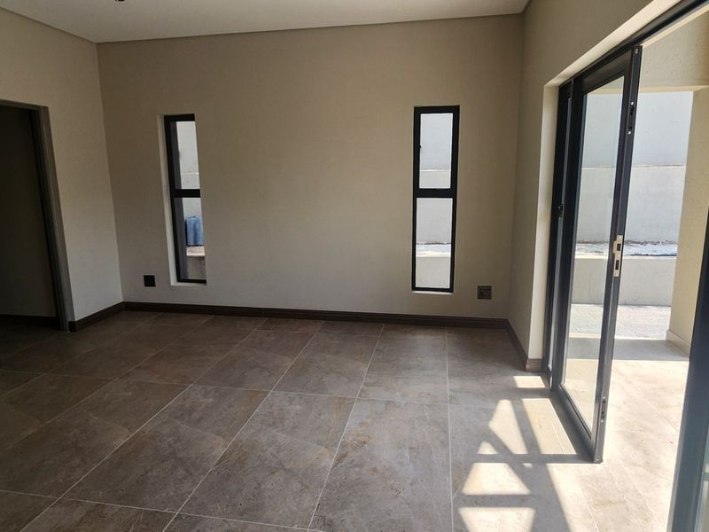 Brand New Luxury Home in Eldo Village Estate – 4 En-Suite Bedrooms & Solar Power! - Photo 6